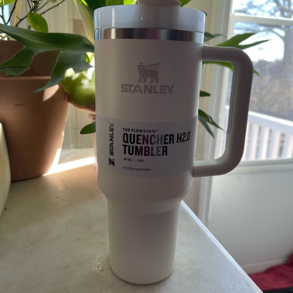 NEW Stanley 40 oz tumbler in CREAM